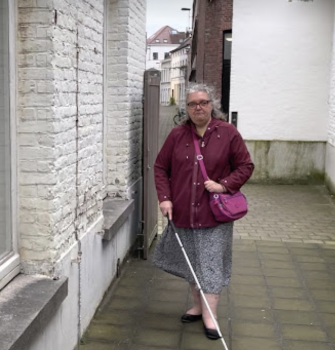 cursisten leert stuklopen in de omgeving van de school